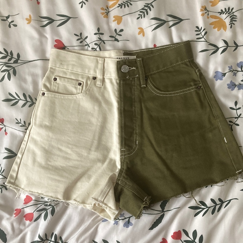 Pacsun Ultra High Rise Vintage Shorts | Women’s Size 23 | Cream and Green Color